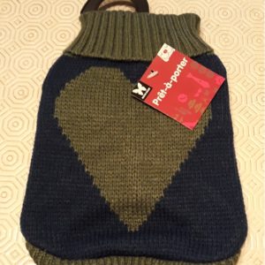 pull petit chien bleu coeur gris